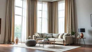 Verduisterende gordijnen in een moderne woonkamer die een stijlvolle sfeer creëren.